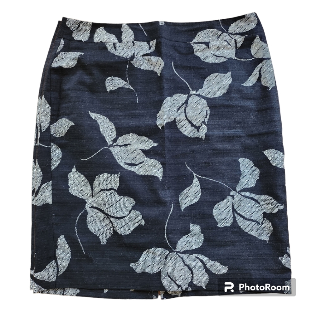 ANN TAYLOR skirt 100% cotton shell with polyester lining.  Size 14